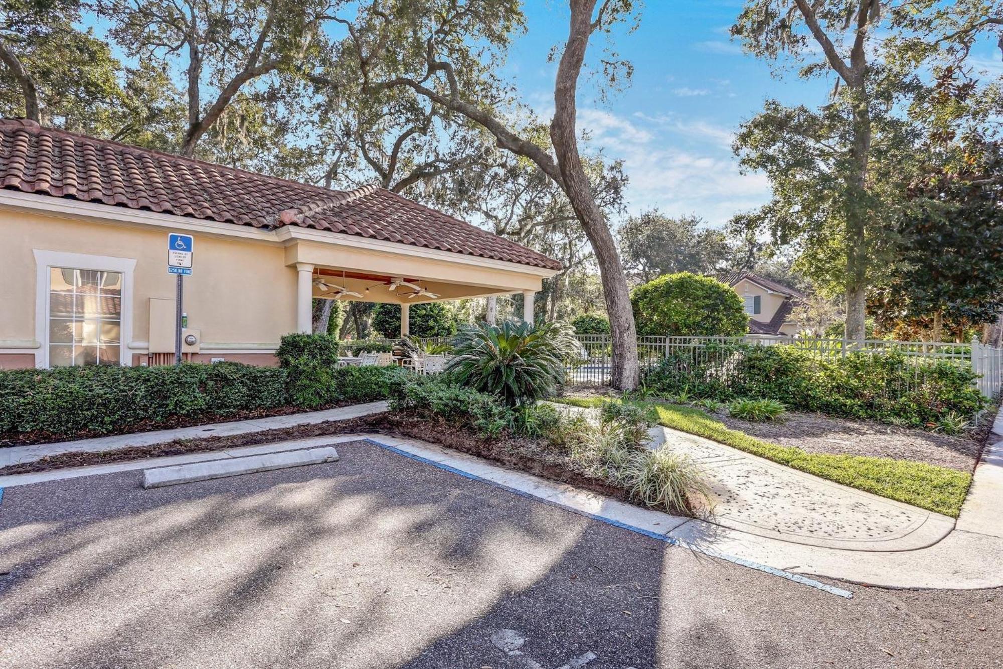 Gated Villas At Summer Beach American Beach Exteriör bild